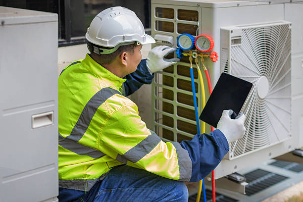 Professional Hvac technician working in Lewis Center, OH